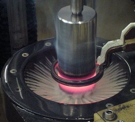 De Keten van het metaaldeel de Inductie het Verhardende Materiaal van de Buispijp het Verwarmen Doven